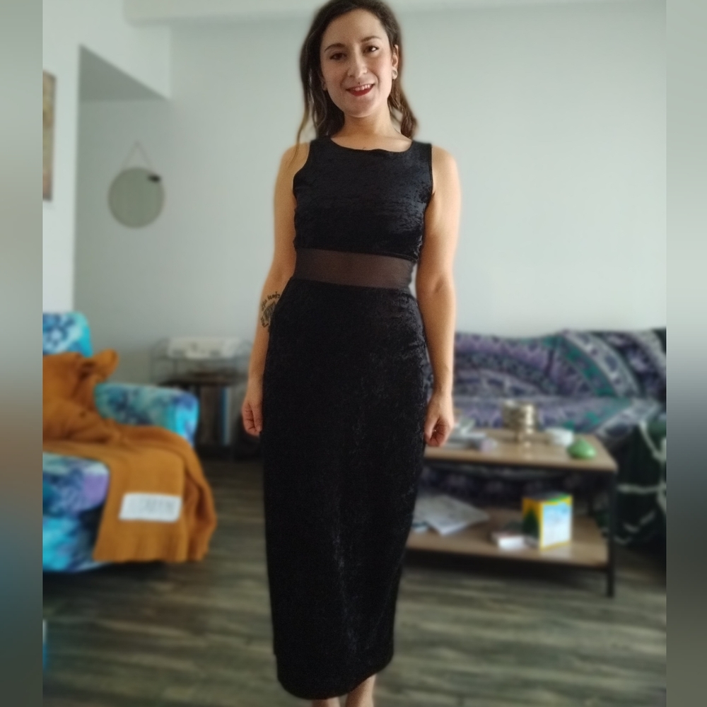 Elegant long black velvet dress with mesh waistline